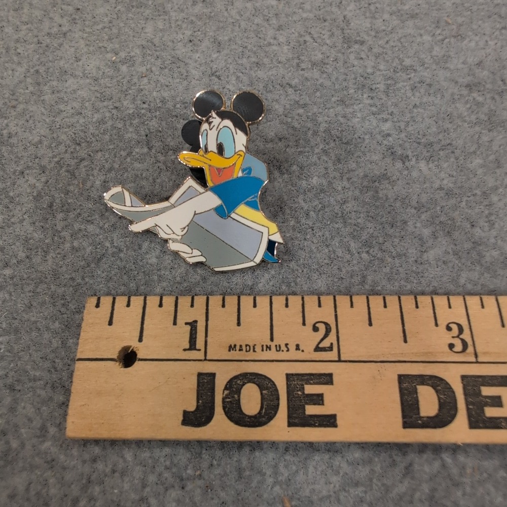 Disney Pin 2003 Donald Duck Tourist Mickey Ears Hat Map Trading Pin Enamel - Picture 2 of 4